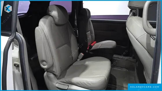 KIA CARNIVAL 9-SEATER LUXURY