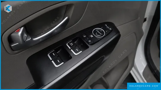 KIA CARNIVAL 9-SEATER LUXURY