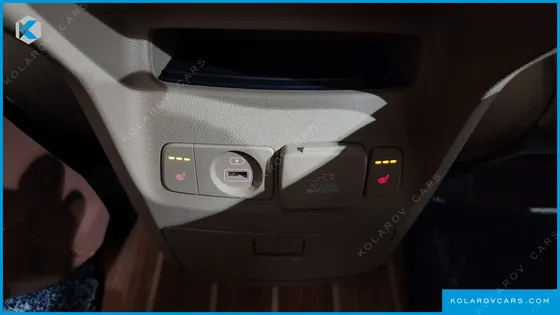 KIA CARNIVAL 7-SEATER HI-LIMOUSINE (SPECIAL)