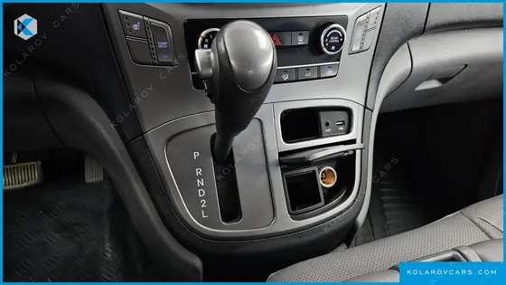 HYUNDAI STAREX 12-SEATER LPI