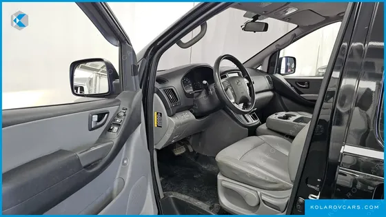 HYUNDAI STAREX 12-SEATER LPI