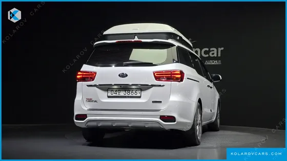 KIA CARNIVAL 9-SEATER OUTDOOR