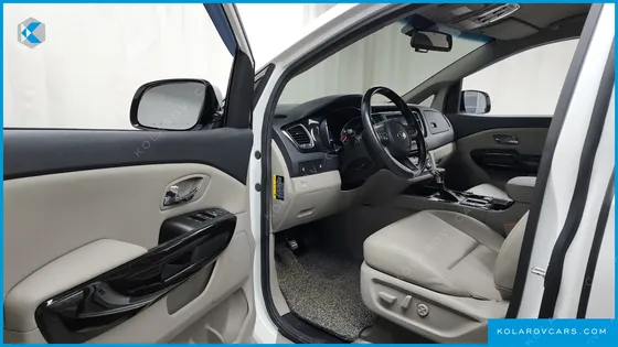 KIA CARNIVAL 9-SEATER OUTDOOR