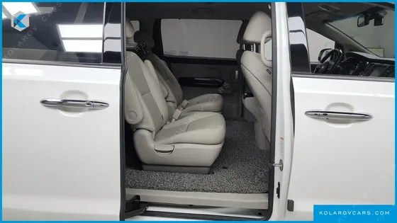 KIA CARNIVAL 9-SEATER OUTDOOR