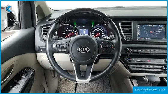 KIA CARNIVAL 9-SEATER OUTDOOR