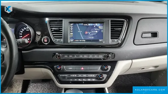 KIA CARNIVAL 9-SEATER OUTDOOR