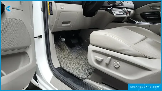 KIA CARNIVAL 9-SEATER OUTDOOR