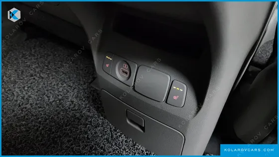KIA CARNIVAL 9-SEATER OUTDOOR