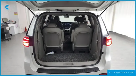 KIA CARNIVAL 9-SEATER OUTDOOR