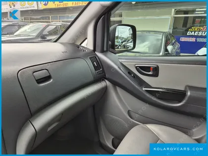HYUNDAI STAREX WAGON 11-SEATER