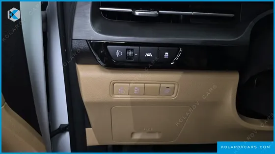 KIA CARNIVAL DIESEL 9-SEATER PRESTIGE