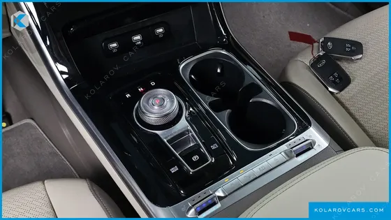 KIA CARNIVAL DIESEL 9-SEATER SIGNATURE