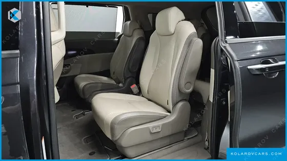 KIA CARNIVAL DIESEL 9-SEATER SIGNATURE