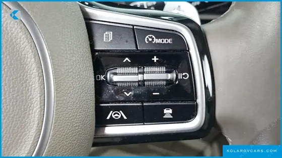 KIA CARNIVAL DIESEL 9-SEATER SIGNATURE