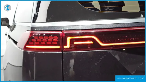 KIA CARNIVAL DIESEL 9-SEATER SIGNATURE
