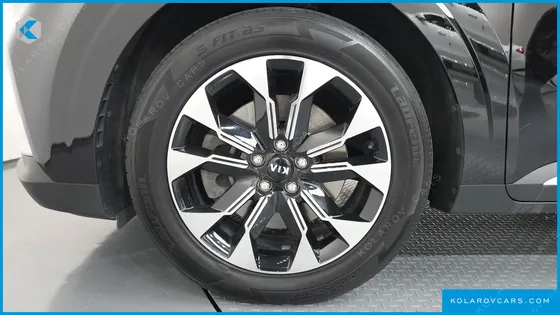 KIA CARNIVAL DIESEL 9-SEATER SIGNATURE