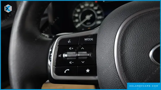 KIA CARNIVAL DIESEL 9-SEATER SIGNATURE