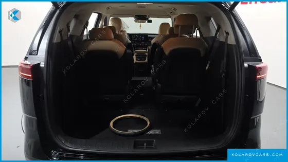 KIA CARNIVAL DIESEL 9-SEATER SIGNATURE