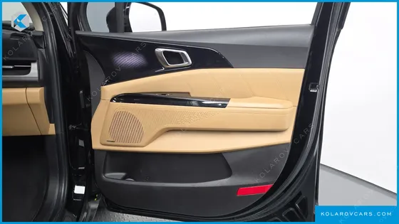 KIA CARNIVAL DIESEL 9-SEATER SIGNATURE