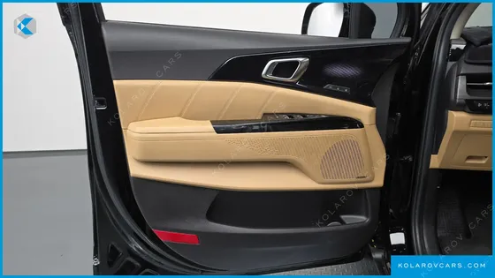 KIA CARNIVAL DIESEL 9-SEATER SIGNATURE