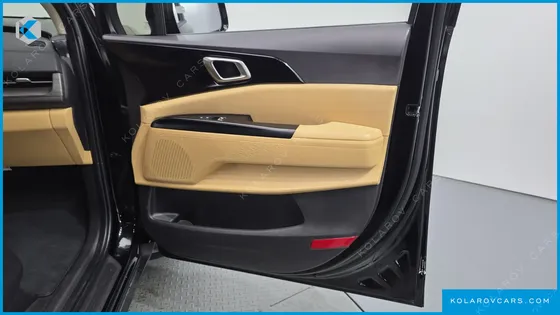 KIA CARNIVAL GASOLINE 11-SEATER PRESTIGE