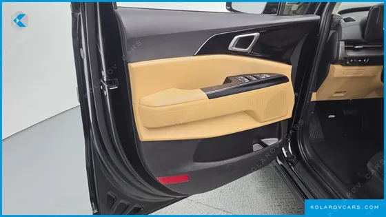KIA CARNIVAL GASOLINE 11-SEATER PRESTIGE
