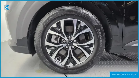 KIA CARNIVAL DIESEL 9-SEATER PRESTIGE