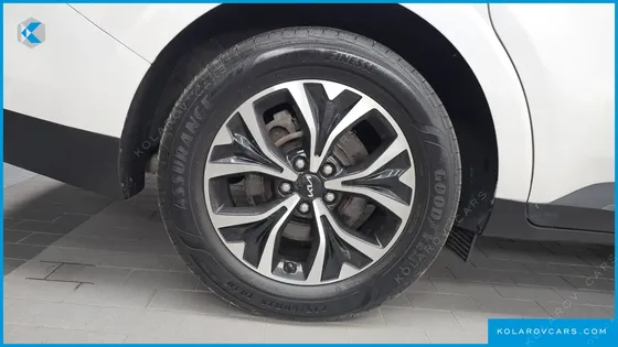 KIA CARNIVAL GASOLINE 9-SEATER PRESTIGE