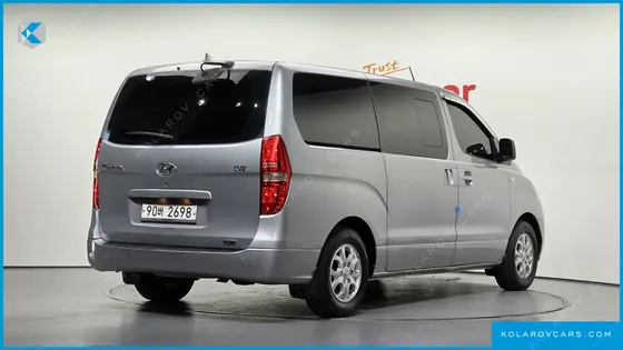 HYUNDAI STAREX 5-SEATER VAN