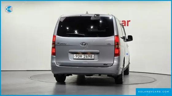 HYUNDAI STAREX 5-SEATER VAN