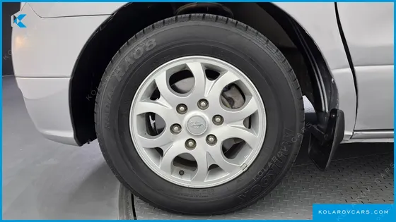 HYUNDAI STAREX 5-SEATER VAN