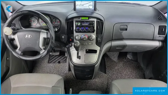 HYUNDAI STAREX 5-SEATER VAN