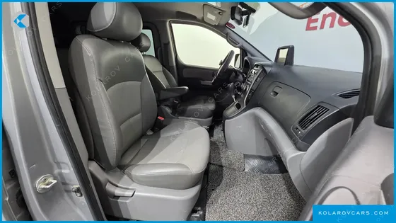 HYUNDAI STAREX 5-SEATER VAN