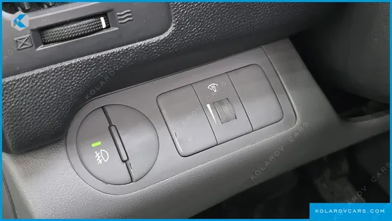 HYUNDAI STAREX 5-SEATER VAN
