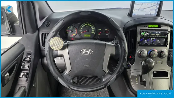 HYUNDAI STAREX 5-SEATER VAN