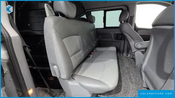 HYUNDAI STAREX 5-SEATER VAN