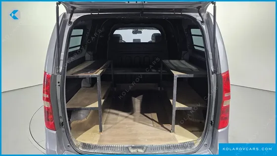 HYUNDAI STAREX 5-SEATER VAN