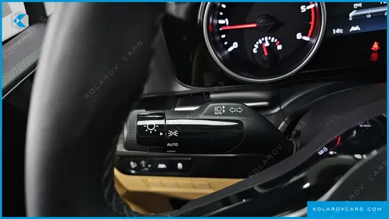 KIA CARNIVAL DIESEL 9-SEATER PRESTIGE