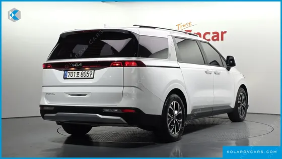 KIA CARNIVAL GASOLINE 11-SEATER PRESTIGE