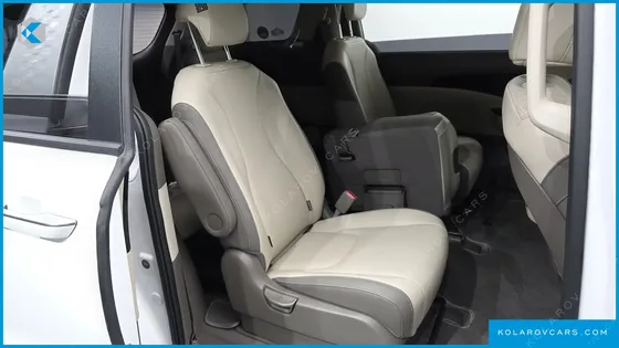 KIA CARNIVAL GASOLINE 11-SEATER PRESTIGE