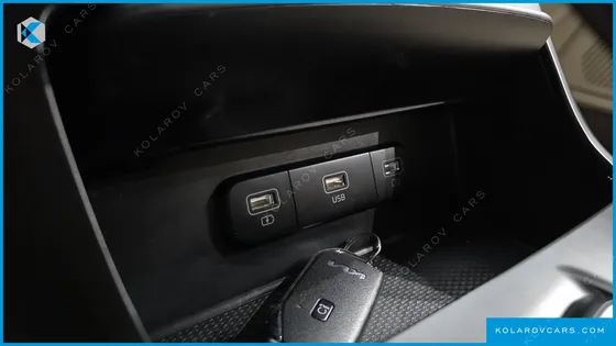 KIA CARNIVAL GASOLINE 11-SEATER PRESTIGE