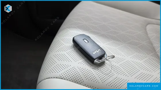 KIA CARNIVAL GASOLINE 11-SEATER PRESTIGE