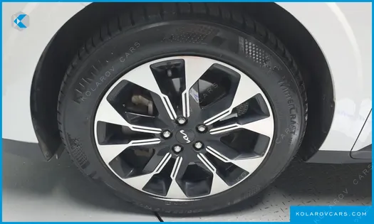 KIA CARNIVAL DIESEL 9-SEATER SIGNATURE