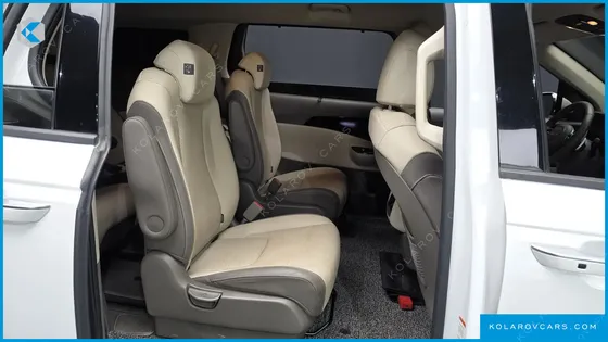 KIA CARNIVAL DIESEL 9-SEATER SIGNATURE