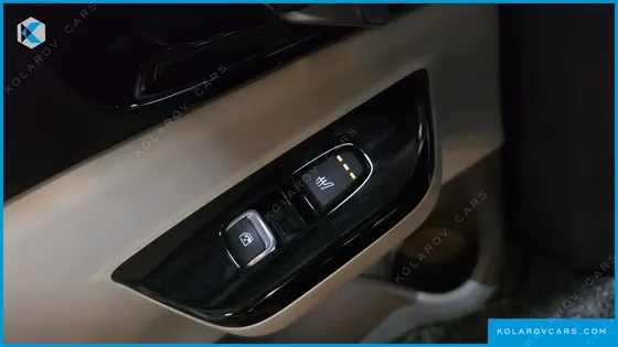 KIA CARNIVAL DIESEL 9-SEATER SIGNATURE