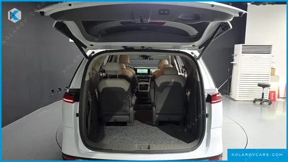 KIA CARNIVAL DIESEL 9-SEATER SIGNATURE