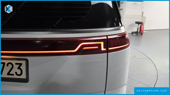 KIA CARNIVAL DIESEL 9-SEATER SIGNATURE