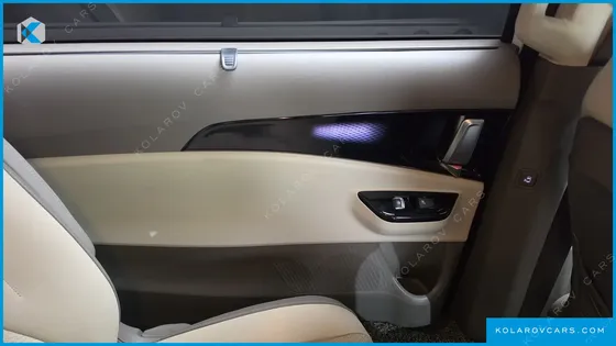 KIA CARNIVAL DIESEL 9-SEATER SIGNATURE