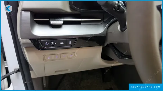 KIA CARNIVAL DIESEL 9-SEATER SIGNATURE