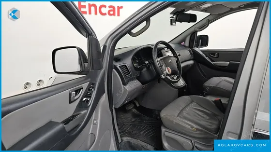 HYUNDAI STAREX 5-SEATER VAN